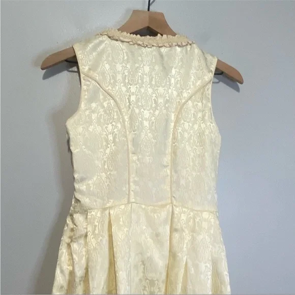 Scarlet darkness German drindl - Picture 4 of 5